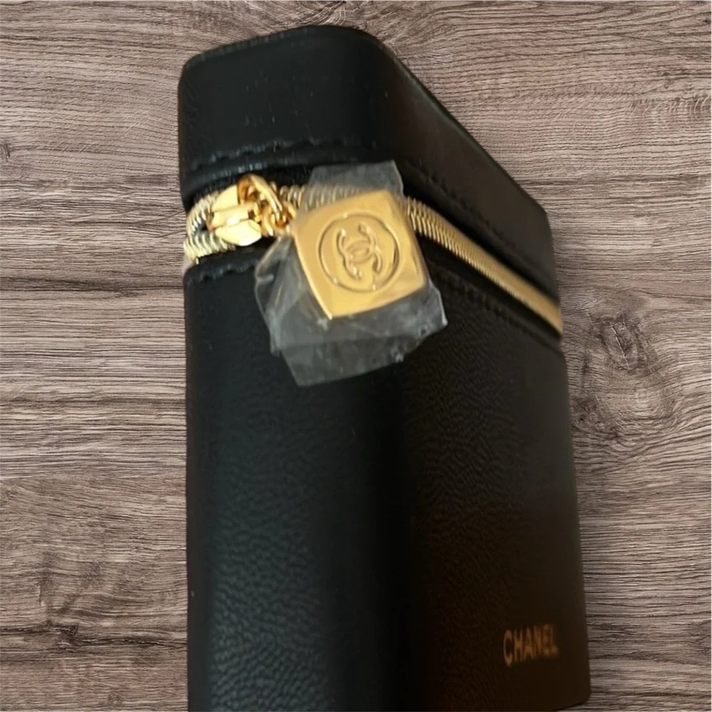 Chanel Beauty Lipstick Case with Mirror - Picture 4 of 5